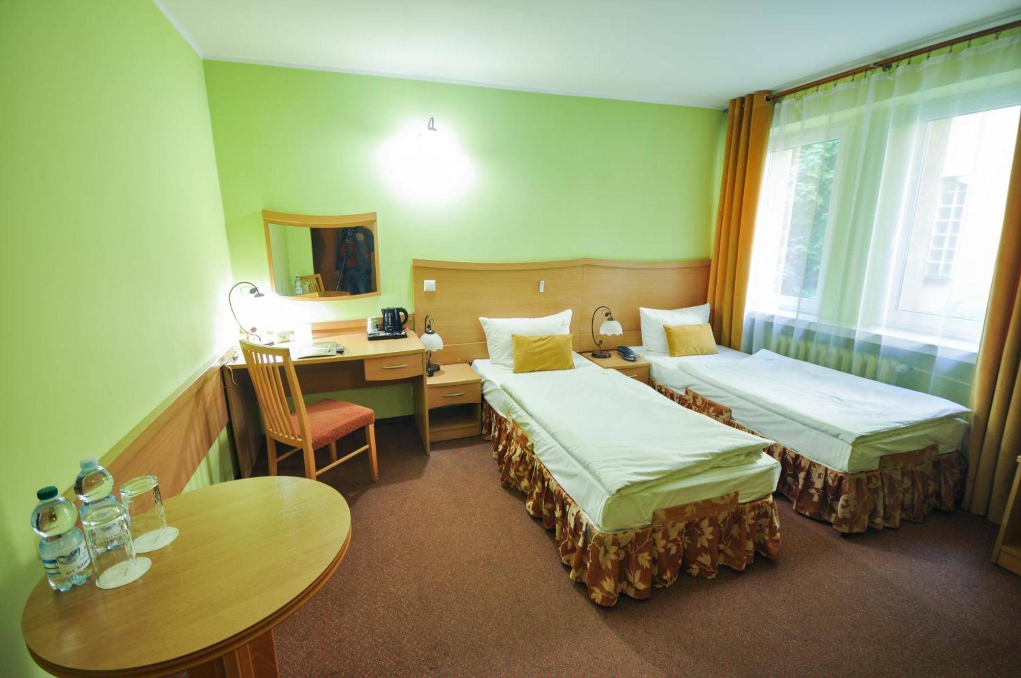 Hotel Trzy Swiaty Spa & Wellness Rajska Wyspa Гливице Экстерьер фото