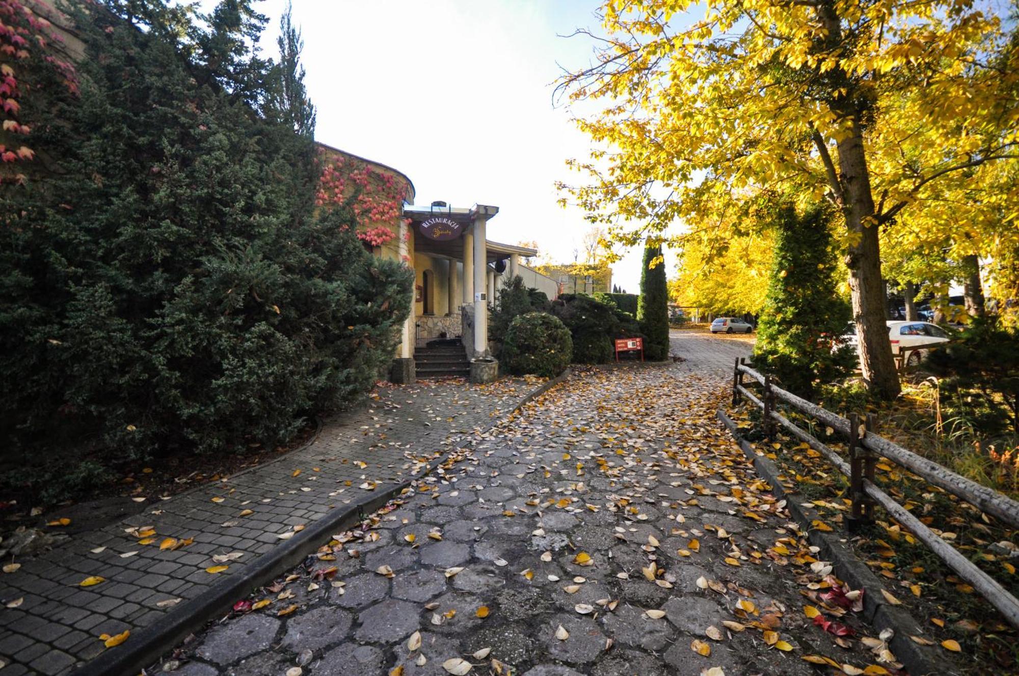 Hotel Trzy Swiaty Spa & Wellness Rajska Wyspa Гливице Экстерьер фото