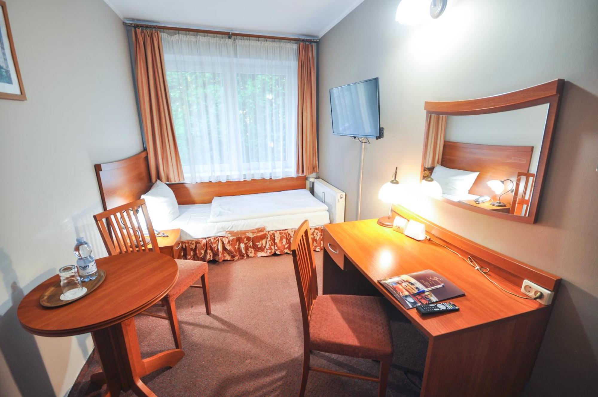 Hotel Trzy Swiaty Spa & Wellness Rajska Wyspa Гливице Экстерьер фото